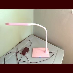 Pink adjustable reading lamp with USB port